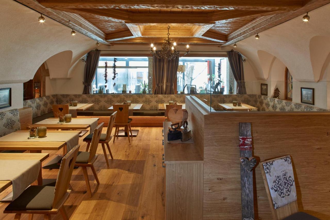 Hotel Schwarzer Adler Nauders Esterno foto